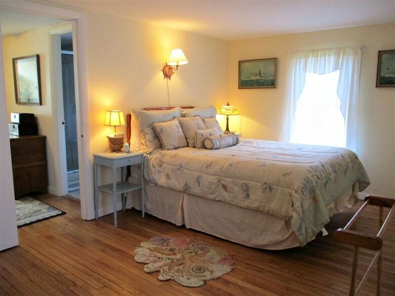 387 Strawberry Hill - 4 Bedroom House