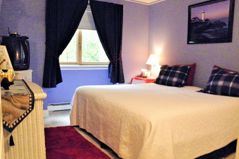 112 Chilton - 2 Bedroom Condo
