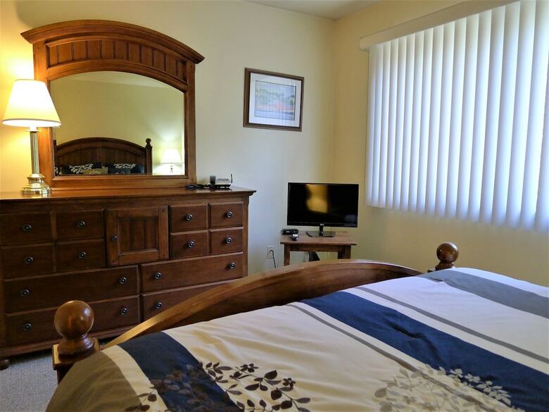 10 Gray - 2 Bedroom Condo