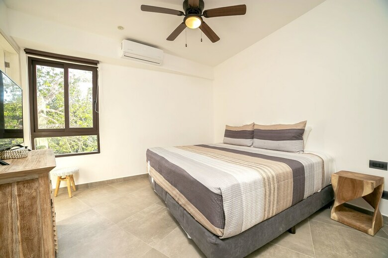 Quinto Sol Luxury Apartments By Mikitito Rentals