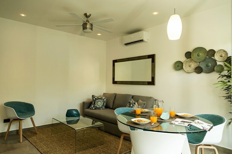 Quinto Sol Luxury Apartments By Mikitito Rentals
