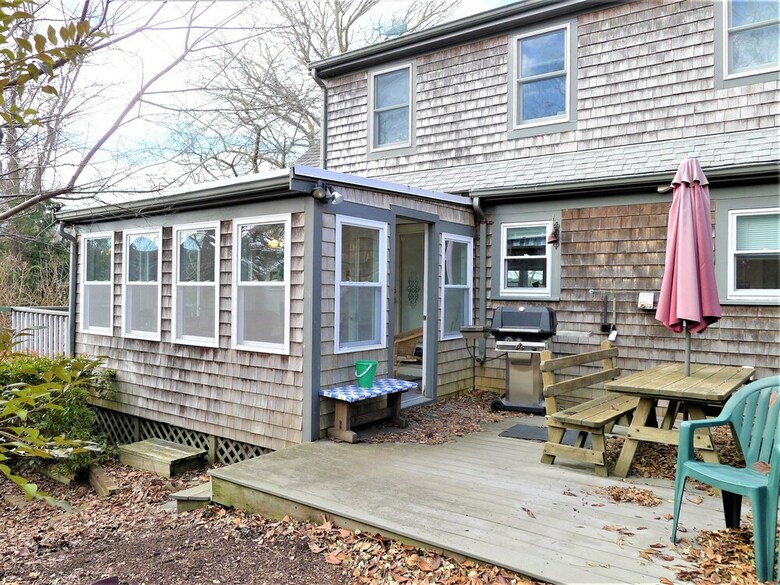 563 Pleasant Lake - 4 Bedroom House