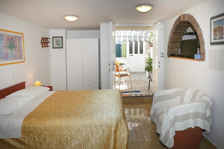 Apartments Knezovic