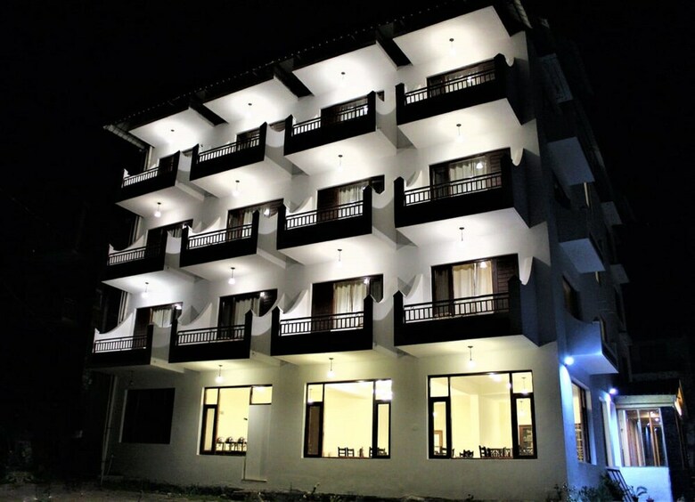 Hotel Aash Manali Retreat Spa & Resort