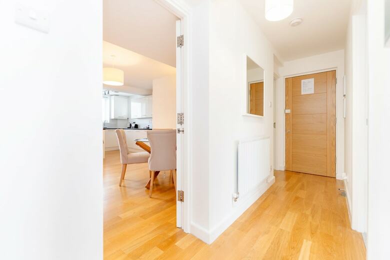 Roomspace Apartments -kew Bridge Court
