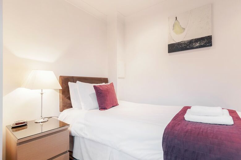 Roomspace Apartments -sandfield Court