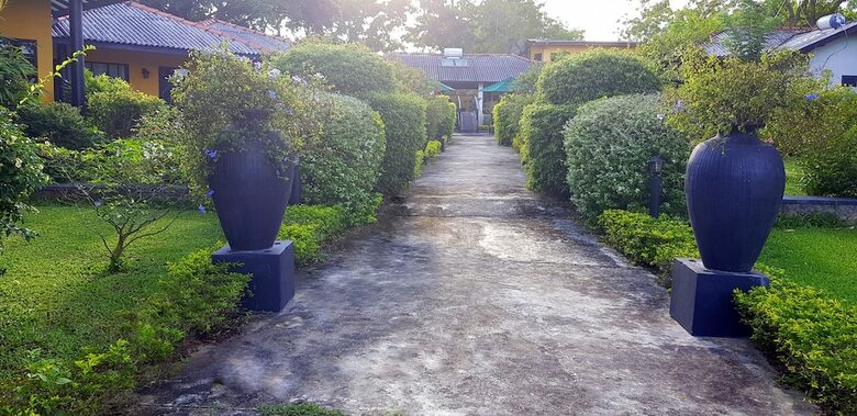 Hotel Flower Garden Lake Resort