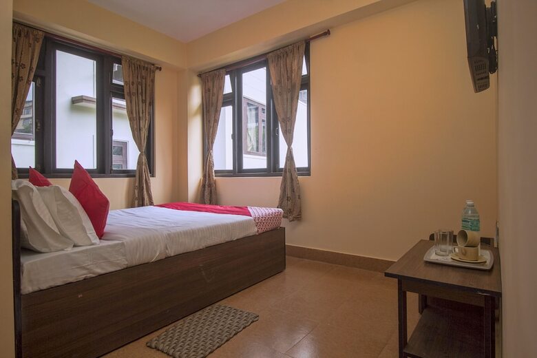 Oyo 18455 Hotel Golden Shangrila