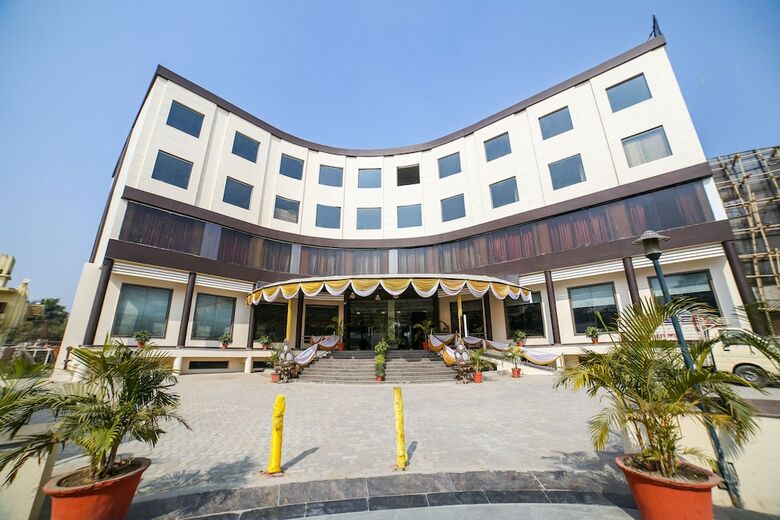Hotel Edition O 30052 Chinmay Resorts