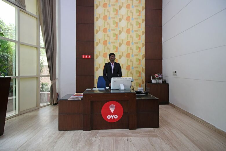Hotel Edition O 30043 Yellow White Residency