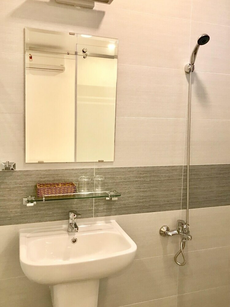 Louis Hotel - Bui Vien Walking Street