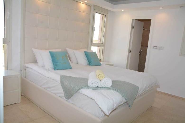 Apartamento Renovated White 3bd Next To Beach - Pool