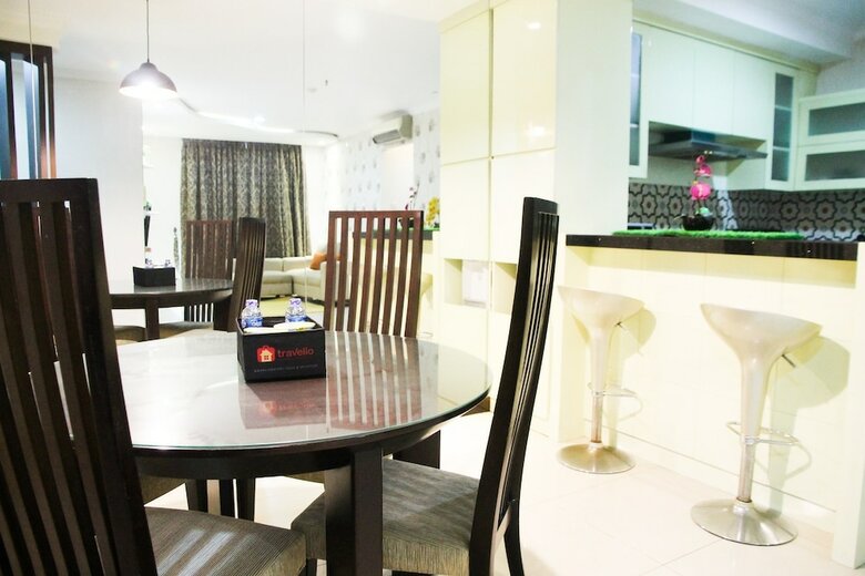 Modern Design 3br Hampton's Park Apartment Near Cilandak
