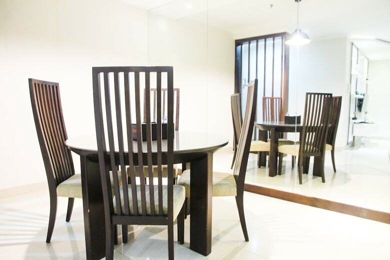 Modern Design 3br Hampton's Park Apartment Near Cilandak