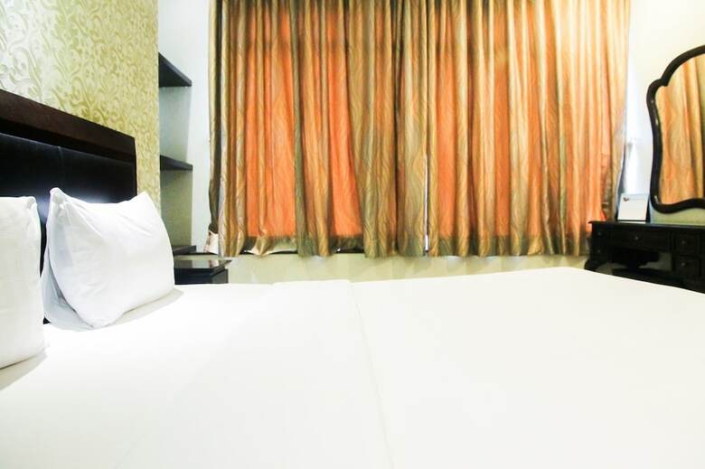 Modern Design 3br Hampton's Park Apartment Near Cilandak