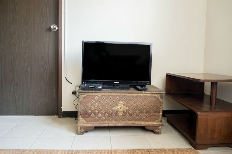 Ethnic And Comfy 2br The Suites Metro Apartment