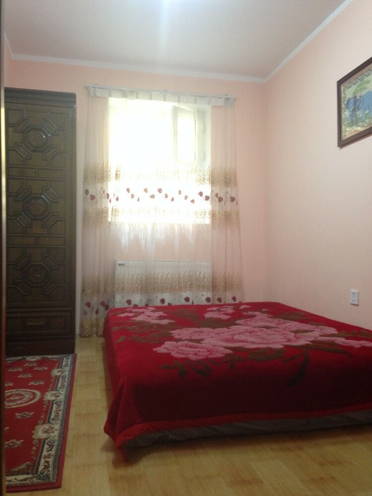 Hostal Town Yard Guesthouse And Tour