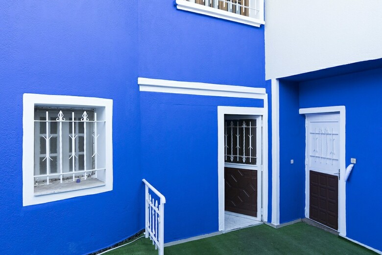 Hostal Blue And White House