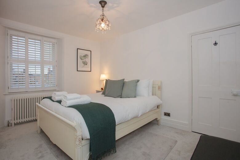 4 Bedroom House Next To Primrose Hill