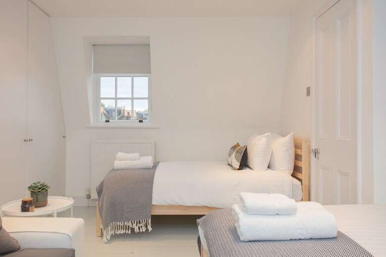 4 Bedroom House Next To Primrose Hill