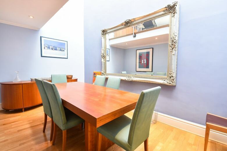 Spacious 3 Bedrooms House In Central London