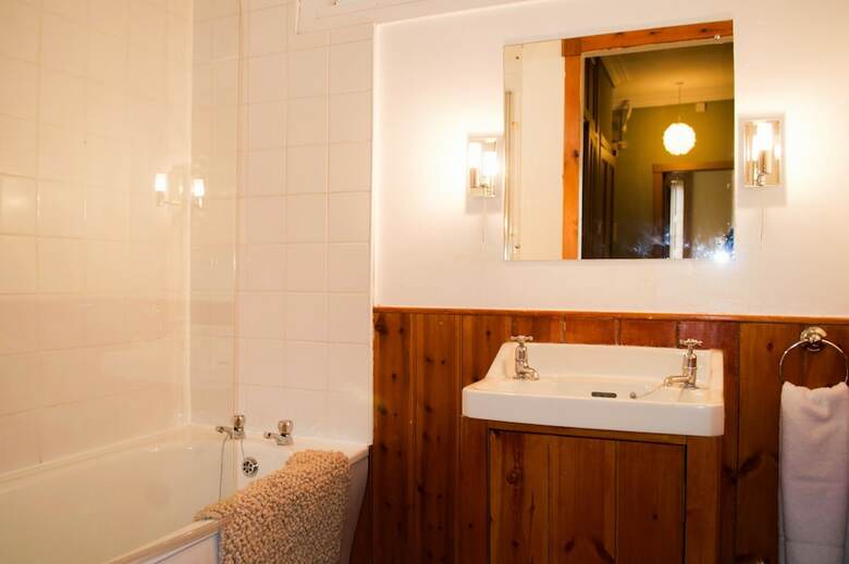 Apartamentos Spacious 4 Bedroom New Town Home