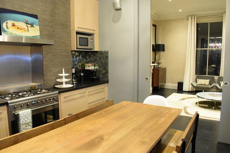 3 Bedroom Apartment In Kensington
