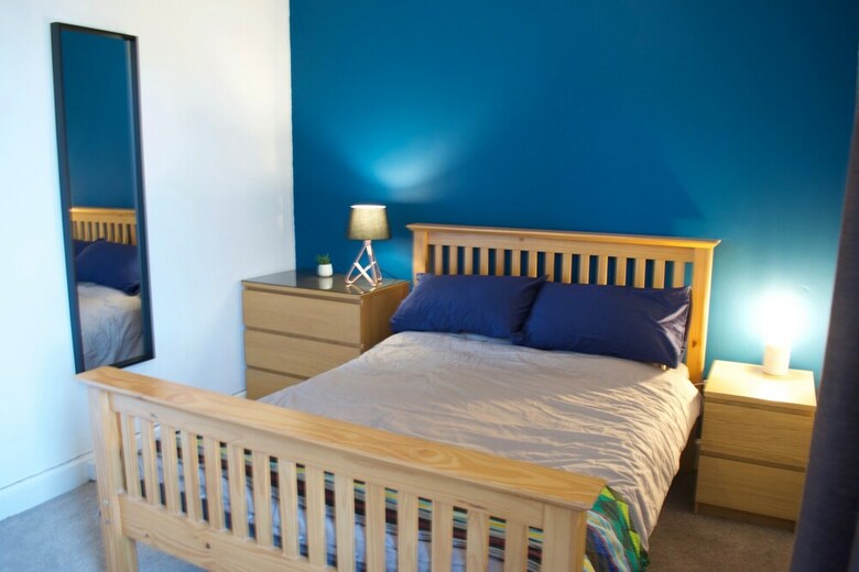 1 Bedroom Apartment In Newington