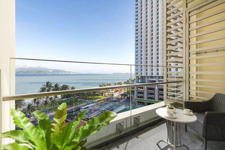 Hotel Christina's Nha Trang Costa Residences