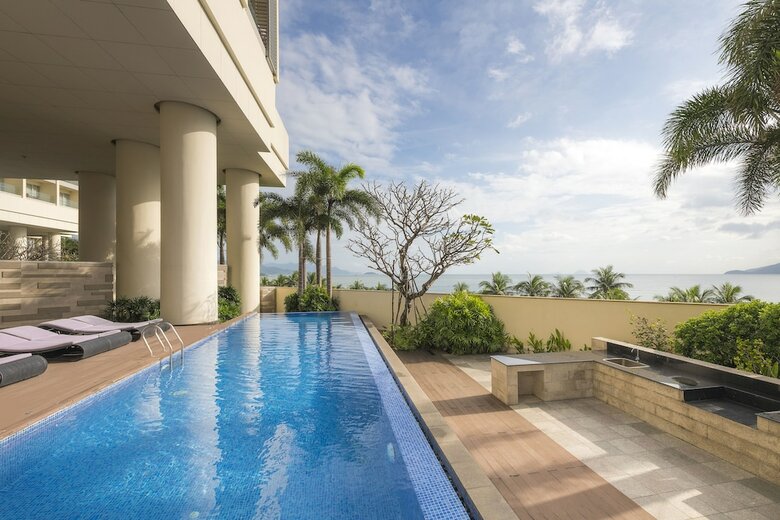 Hotel Christina's Nha Trang Costa Residences