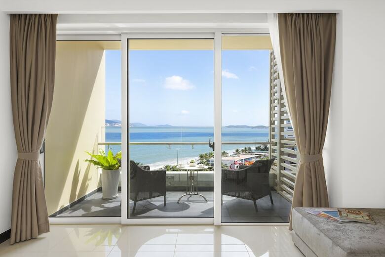 Hotel Christina's Nha Trang Costa Residences