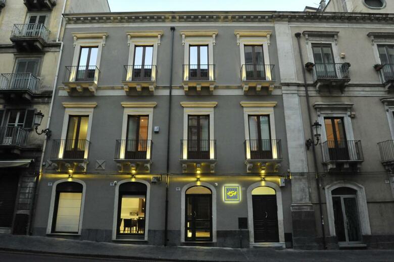 Hotel Etnea 454   Catania Luxury Rooms