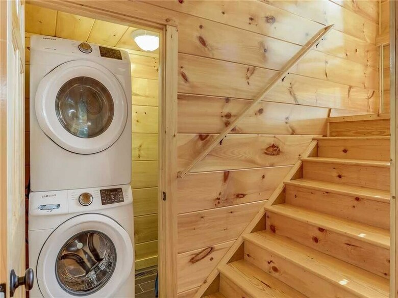 Splash Of Moonshine - Two Bedroom Cabin