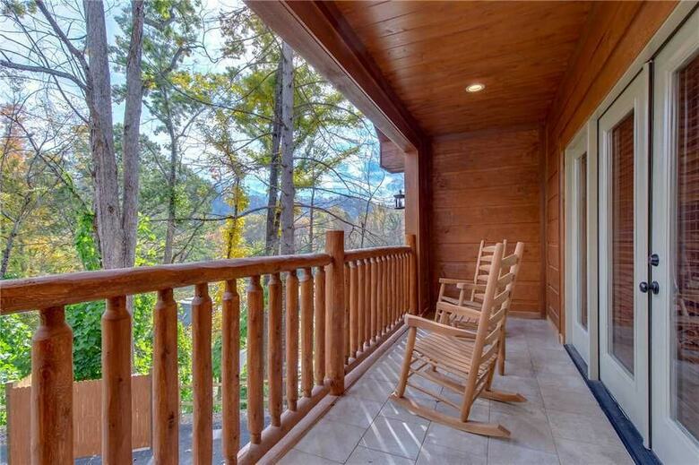 Smoky Mountain Splash - Six Bedroom Cabin