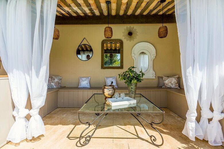 Hotel Les Secrets D'aix Les Roulottes
