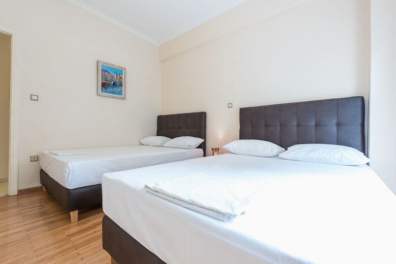 Victoria Familia Apartments