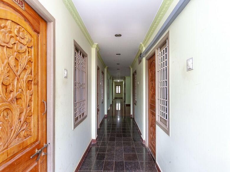 Hotel Oyo 15663 Sri Karuna Residency