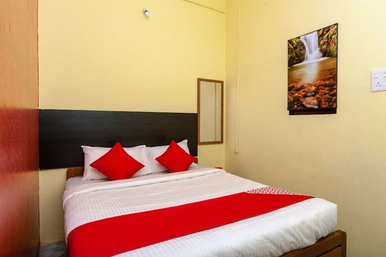 Hotel Oyo 24898 Senthur Murugan Residency