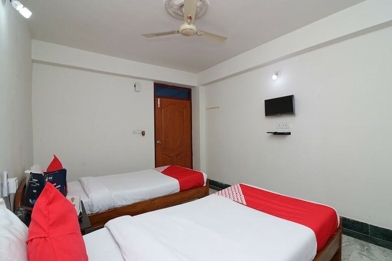 Hotel Oyo 18587 Alok House