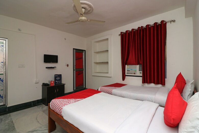 Hotel Oyo 18587 Alok House
