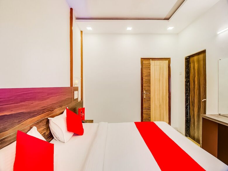 Oyo Flagship 19825 Hotel Panchratna