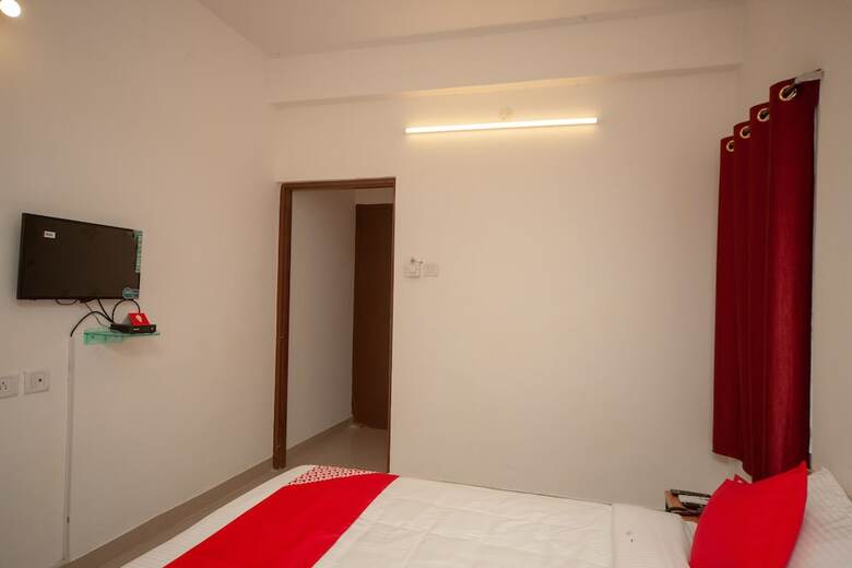 Hotel Oyo 24052 Flagship Covelong Residency