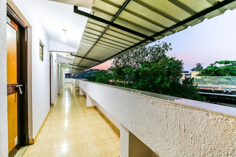 Hotel Oyo 23035 Srinivas Residency