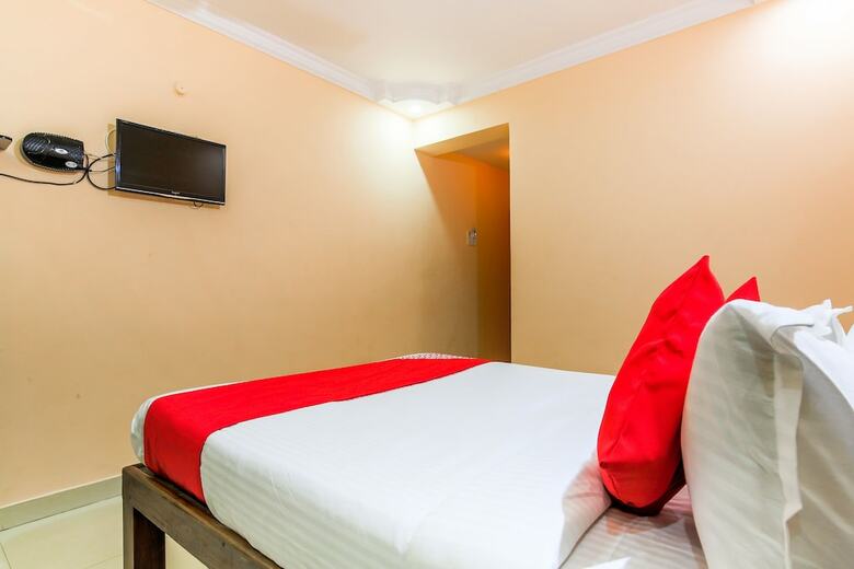 Hotel Oyo 23035 Srinivas Residency
