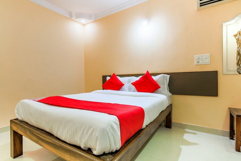 Hotel Oyo 23035 Srinivas Residency