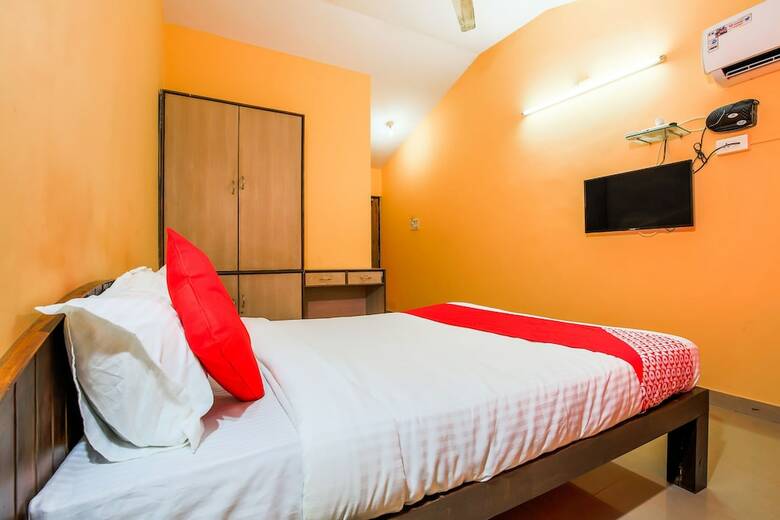 Hotel Oyo 23035 Srinivas Residency