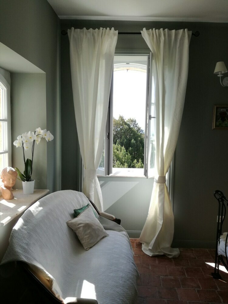 Hotel Chambre D'h�tes Ch�teau Montplaisir