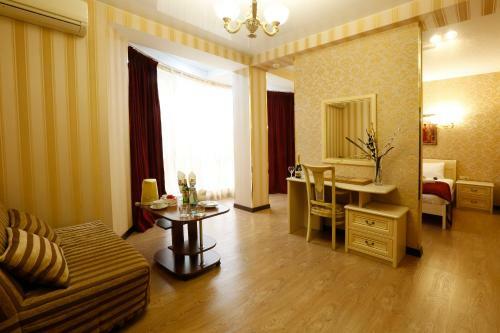 Golden House Hotel