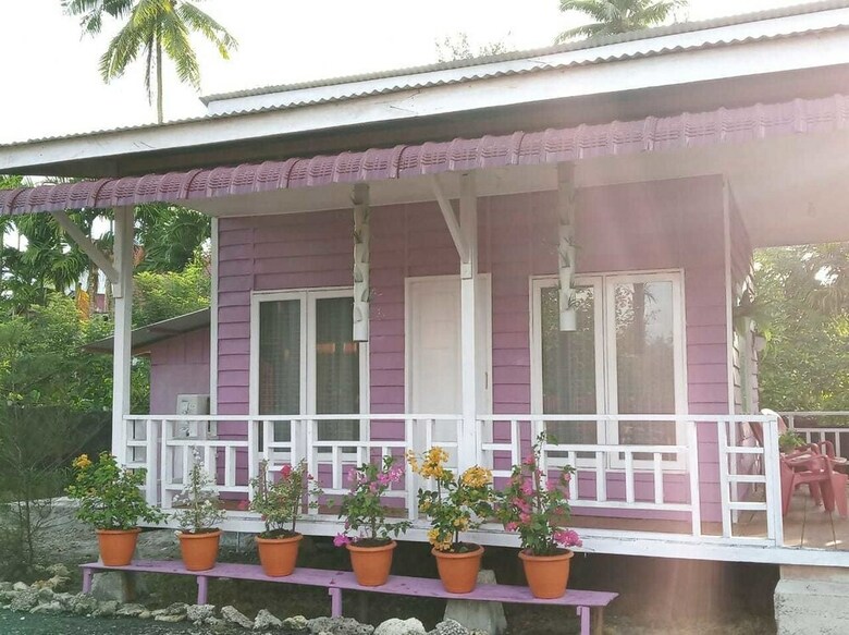 Bed & Breakfast Pondok Oma Surf Simeulue