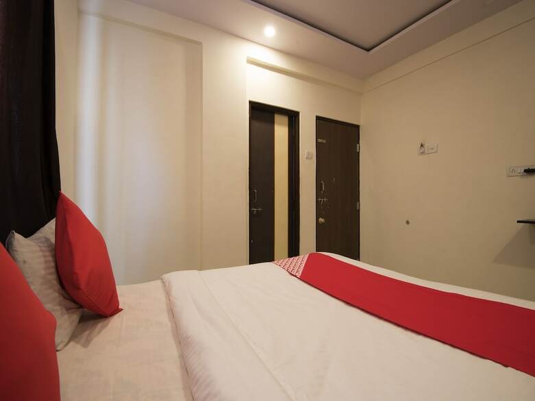 Hotel Oyo 26467 Sumiran Plaza